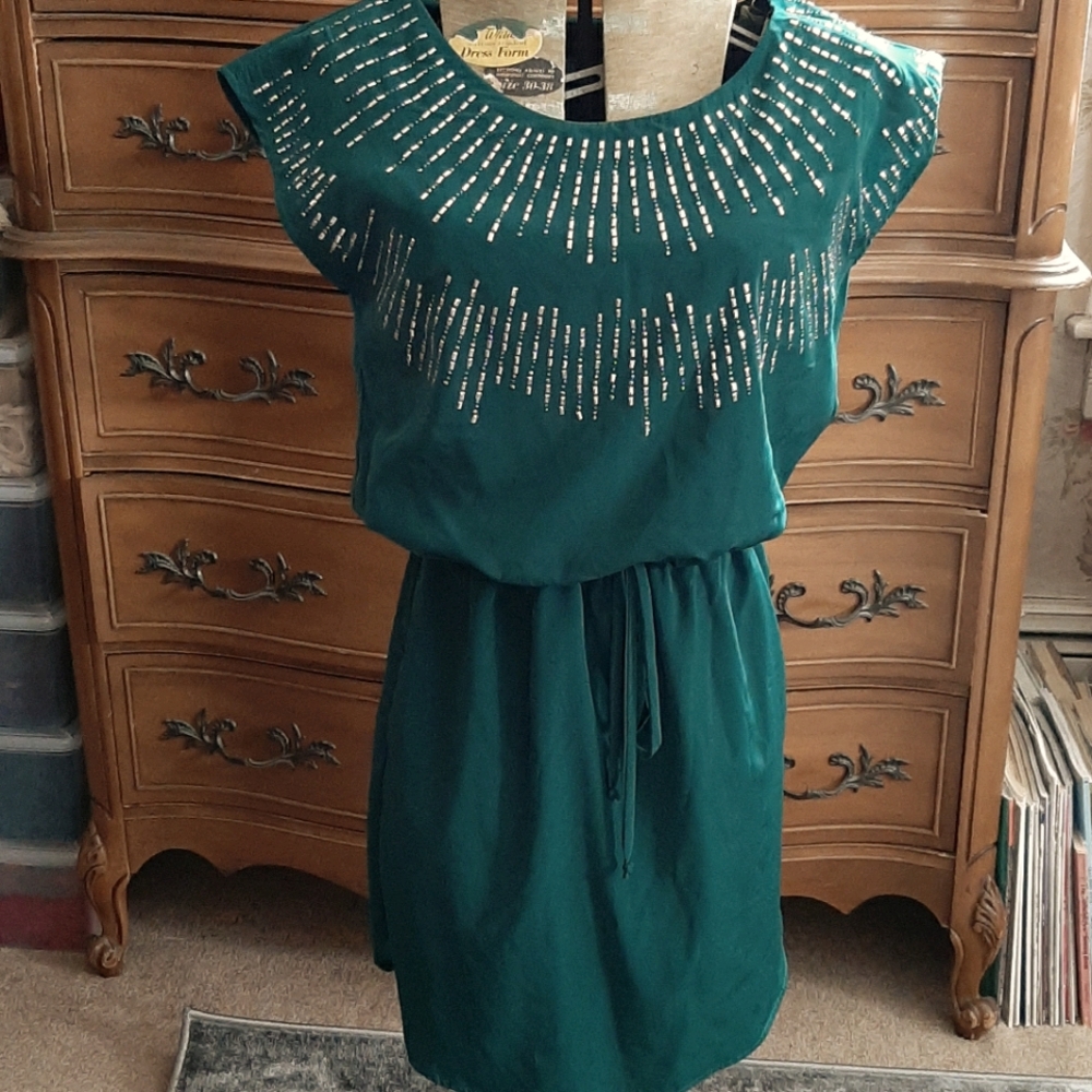 City Studio green sleeveless dress